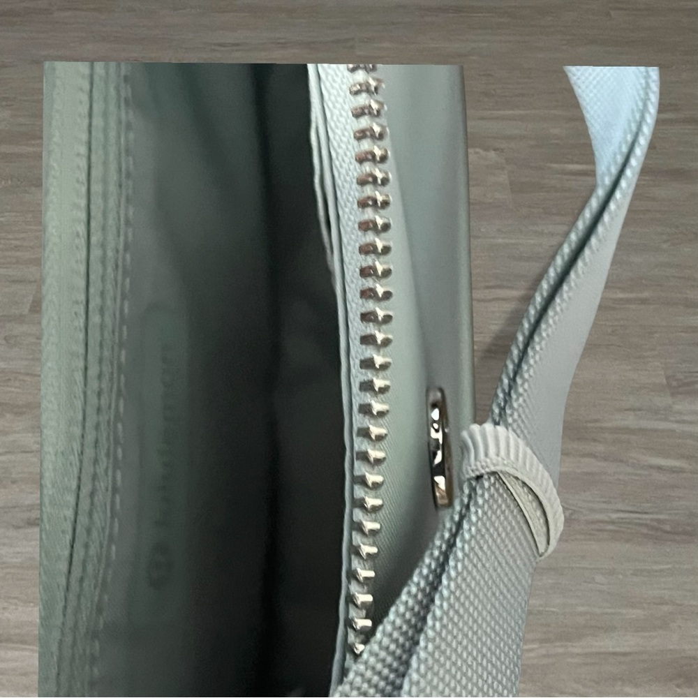 LULULEMON City Essentials Mini Shoulder Bag Pelican NWT Crossbody - Picture 3 of 4